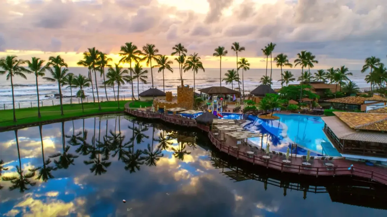 piscina-frente-ao-mar-no-resort